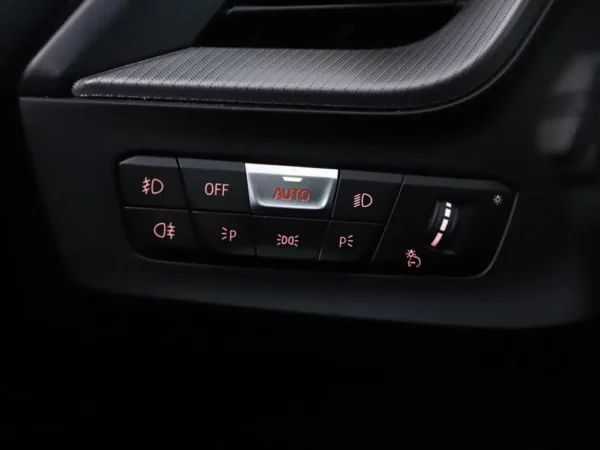 Photo 8 of 29 of WBA31AK0007K54793 BMW 2 Serie Coupé 220i Aut. M-Sport