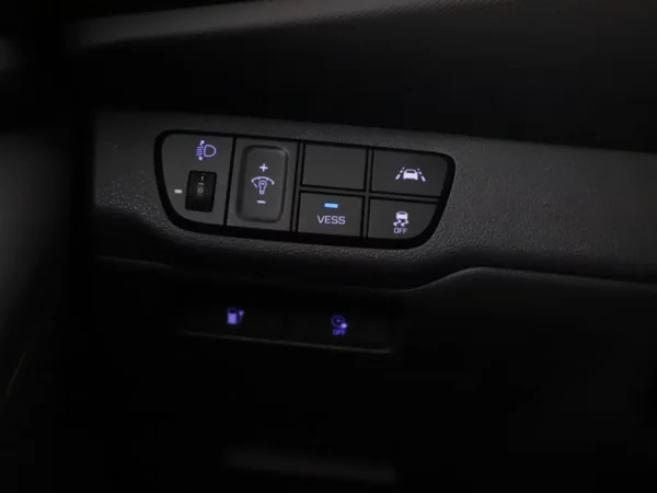 Photo 8 of 30 of KMHC851JFLU065099 Hyundai IONIQ Comfort EV 38 kWh