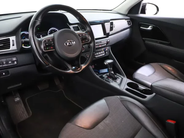 Photo 8 of 30 of KNACC81CGK5296178 Kia Niro 1.6 GDi Hybrid DynamicLine (5-drs