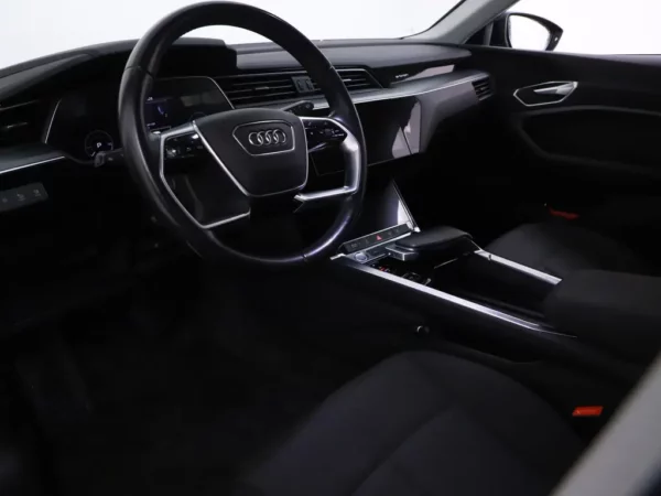 Photo 8 of 30 of WAUZZZGE6LB039975 Audi e-tron 50 quattro edition 71 kWh