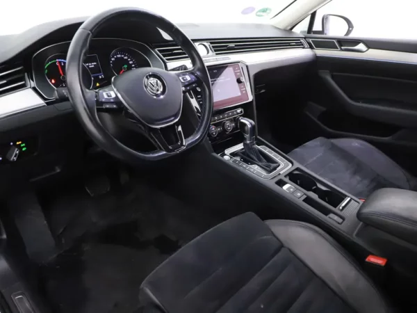 Photo 8 of 30 of WVWZZZ3CZJE189716 Volkswagen Passat Variant 1.4 TSI GTE (5-drs