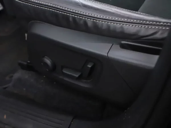 Photo 8 of 30 of YV1XZEDVEM2481671 Volvo XC40 Recharge P8 AWD R-Design LED