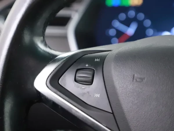 Photo 8 of 31 of 5YJXCCE22GF012440 Tesla Model X 90D Base 6p. LED