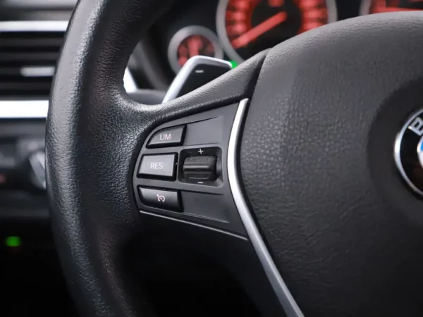 Photo 8 of 31 of WBA8A71040K742832 BMW 3-serie 330i Centennial High Executive Sport LED