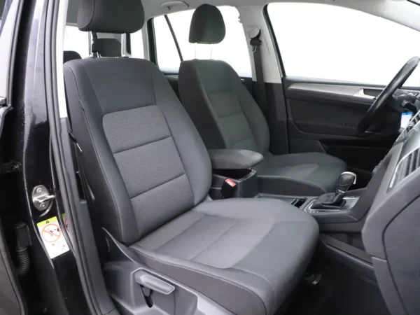 Photo 8 of 31 of WVGZZZ5NZJW355944 Volkswagen Tiguan 1.4 TSI DSG Comfortline Business