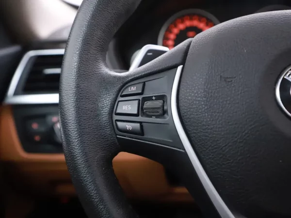 Photo 8 of 32 of WBA8X710X0G447283 BMW 3-serie Gran Turismo 330i GT High Executive Edition LED