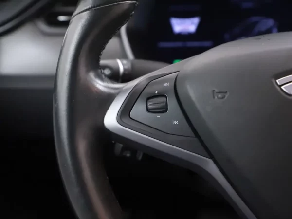 Photo 8 of 33 of 5YJSA7E26JF270000 Tesla Model S 100D (5-drs Hatchb.) Cruise