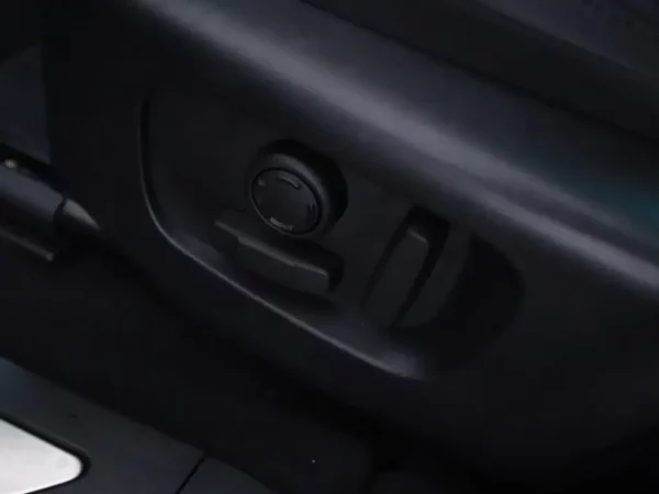 Photo 8 of 33 of SALZA2BT4PH193071 Land Rover Range Rover Evoque 1.5 P300e AWD R-Dynamic S