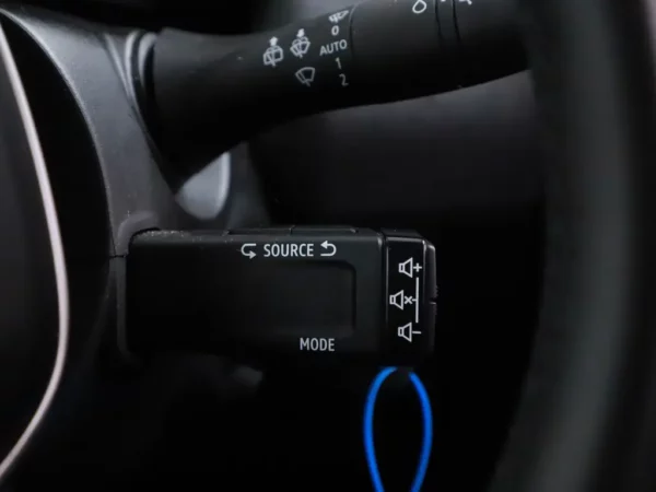 Photo 9 of 24 of VF1RJA00074068603 Renault Clio 1.6 E-Tech Full Hybrid 145