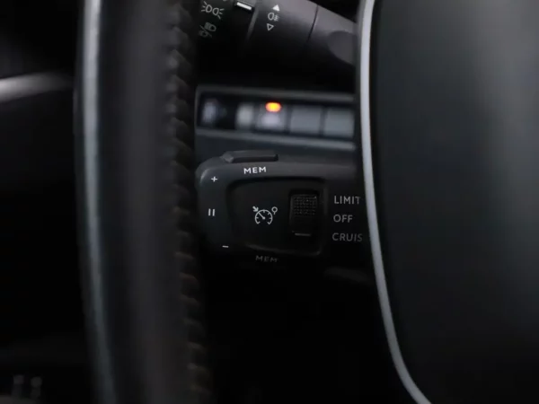 Photo 9 of 28 of VF3MRHNSMMS150928 Peugeot 5008 1.2 PureTech Premium 7-SEATS