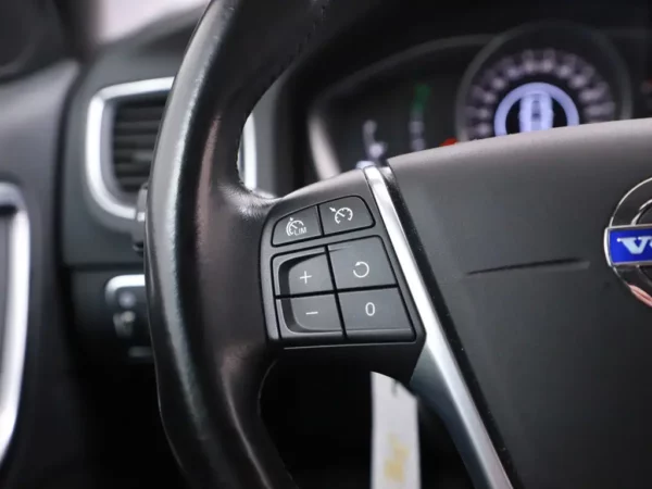 Photo 9 of 29 of YV1FW45C1F1253243 Volvo V60 1.6 T3 Momentum Nav