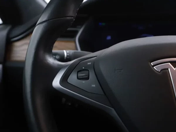 Photo 9 of 30 of 5YJSA7E29JF270906 Tesla Model S 75D Base PANO