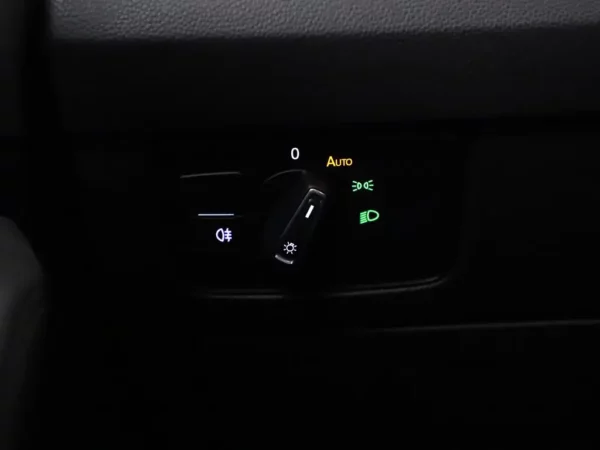 Photo 9 of 30 of WVWZZZ3CZJE189716 Volkswagen Passat Variant 1.4 TSI GTE (5-drs