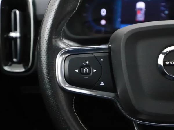 Photo 9 of 30 of YV1XZEDVEM2481671 Volvo XC40 Recharge P8 AWD R-Design LED