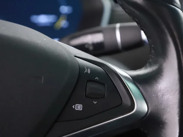 Photo 9 of 31 of 5YJXCCE22GF012440 Tesla Model X 90D Base 6p. LED