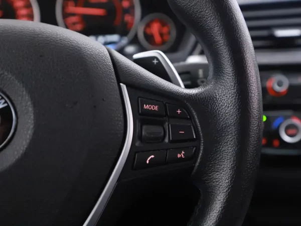 Photo 9 of 31 of WBA8A71040K742832 BMW 3-serie 330i Centennial High Executive Sport LED