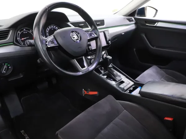 Skoda Superb Combi 1.6 TDI Aut. Style Business LED