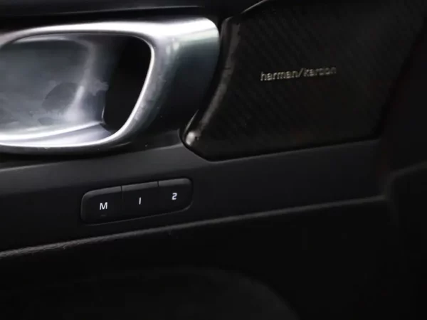 Photo 9 of 38 of YV1XZEDVEM2461653 Volvo XC40 Recharge P8 AWD R-Design