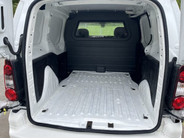 Peugeot Partner 120 1.6 BlueHDi 100 L1 XT