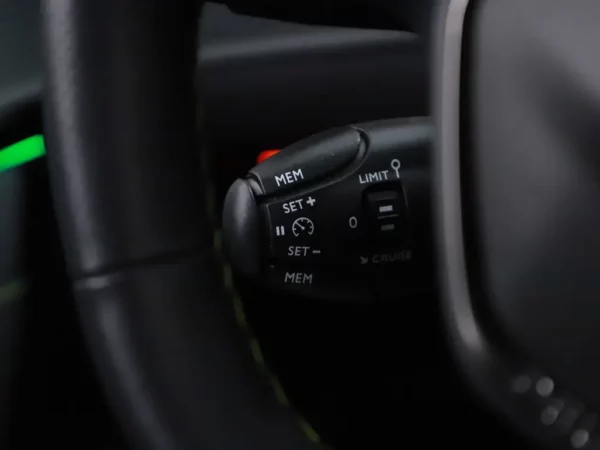 Photo 12 of 33 of VR3UHZKXZNT014830 Peugeot e-208 GT 50 kWh 3-Fase Cruise