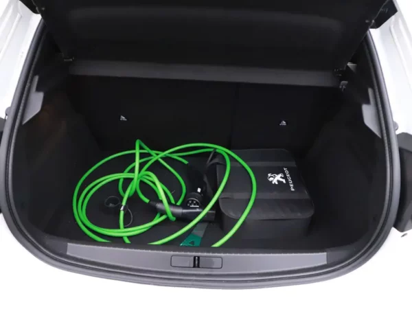 Photo 22 of 33 of VR3UHZKXZNT014830 Peugeot e-208 GT 50 kWh 3-Fase Cruise