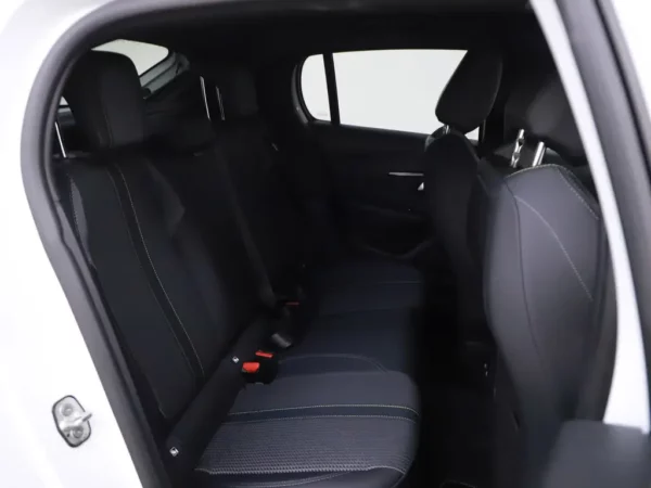 Photo 23 of 33 of VR3UHZKXZNT014830 Peugeot e-208 GT 50 kWh 3-Fase Cruise