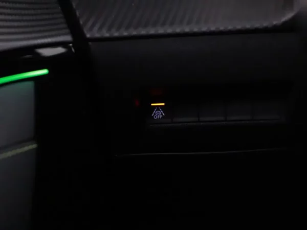 Photo 9 of 33 of VR3UHZKXZNT014830 Peugeot e-208 GT 50 kWh 3-Fase Cruise