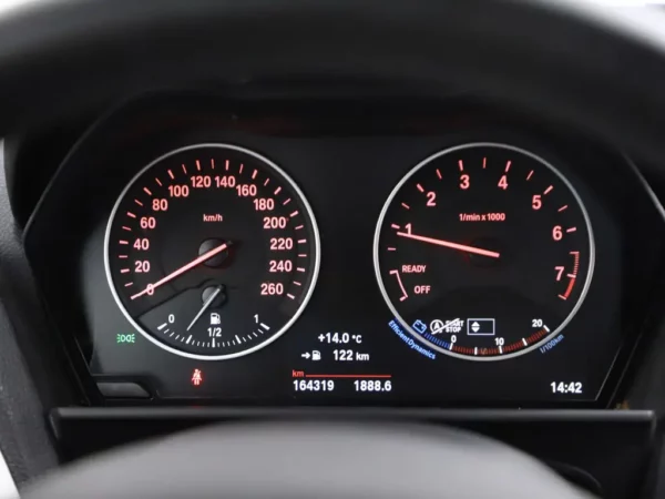 Photo 10 of 29 of WBA2R110X0V869885 BMW 1-serie 116i Executive