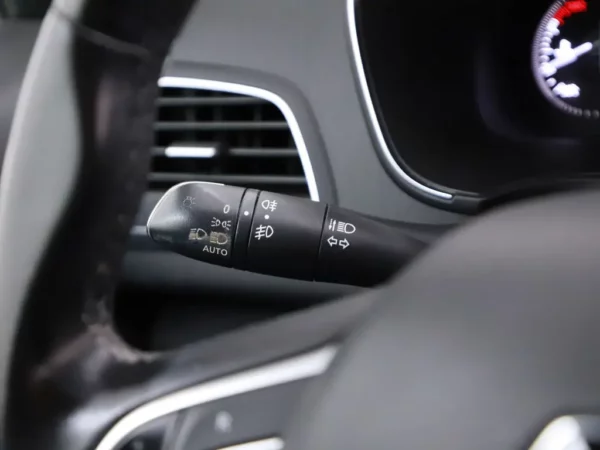 Photo 10 of 30 of VF1RFB00057047611 Renault Mégane Estate 1.2 TCe Bose