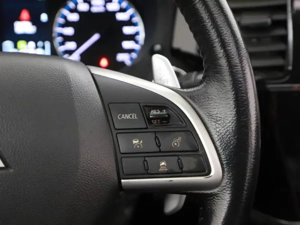 Photo 11 of 28 of JMBXDGG2WEZ002485 Mitsubishi Outlander 2.0 PHEV Instyle+