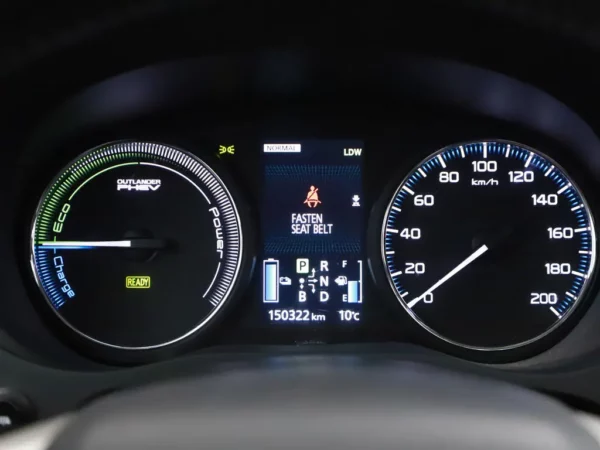 Photo 12 of 28 of JMBXDGG2WEZ002485 Mitsubishi Outlander 2.0 PHEV Instyle+