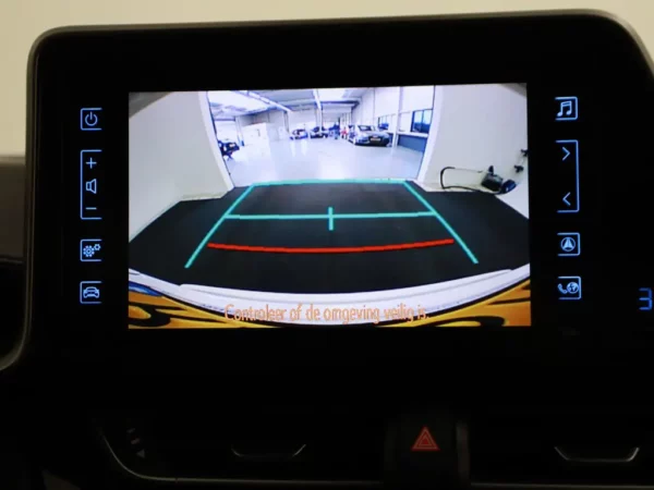 Photo 14 of 28 of NMTKZ3BX40R135763 Toyota C-HR 1.8 Hybrid Dynamic (5-drs SUV)