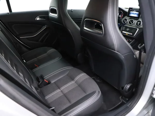 Mercedes-Benz CLA-Klasse Shooting Brake 180 Aut. Urban Ambition