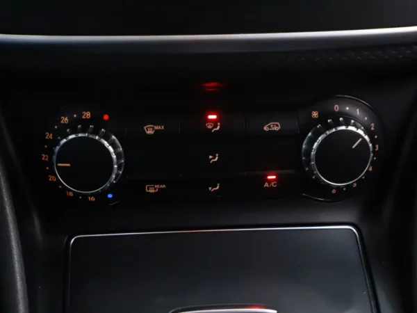 Mercedes-Benz A-Klasse 180 Business Solution Automaat Led