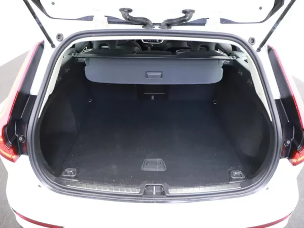 Volvo V60 2.0 B3 Momentum Advantage