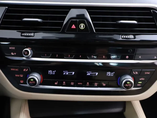 Photo 17 of 31 of WBA31BK000CK42091 BMW 5 Serie 520e Business Edition Plus