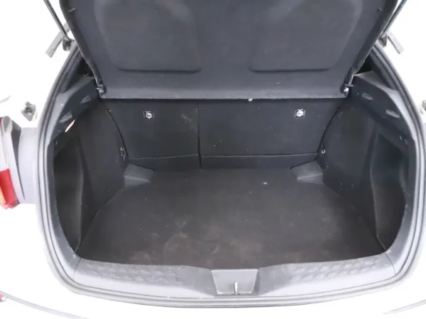 Photo 18 of 28 of NMTKZ3BX40R135763 Toyota C-HR 1.8 Hybrid Dynamic (5-drs SUV)