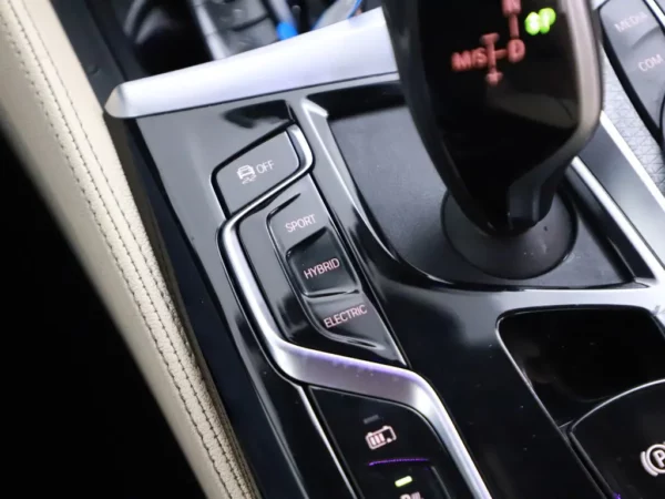Photo 18 of 31 of WBA31BK000CK42091 BMW 5 Serie 520e Business Edition Plus