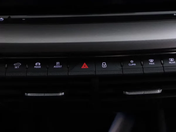 Photo 18 of 32 of TMBJP7NXXMY093177 Skoda Octavia Combi 1.0 e-TSI Business Edition Plus Aut Navi