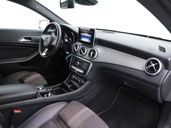 Mercedes-Benz CLA-Klasse Shooting Brake 180 Aut. Urban Ambition