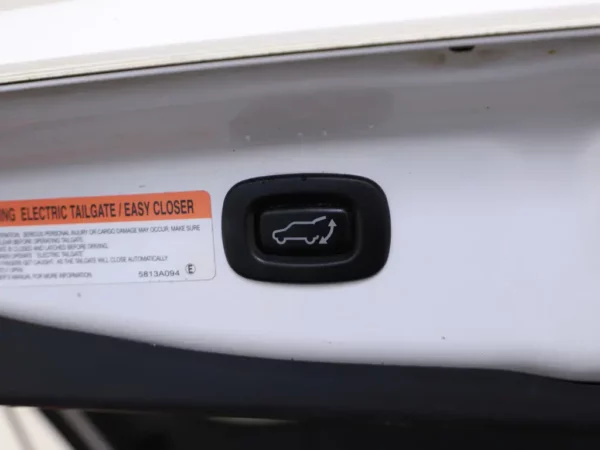 Photo 19 of 28 of JMBXDGG2WEZ002485 Mitsubishi Outlander 2.0 PHEV Instyle+