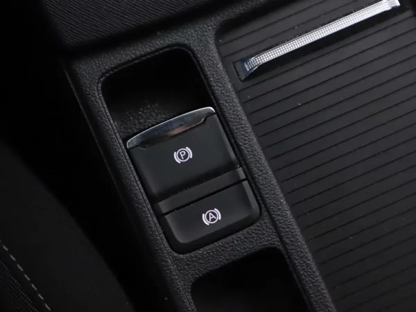 Photo 19 of 32 of TMBJP7NXXMY093177 Skoda Octavia Combi 1.0 e-TSI Business Edition Plus Aut Navi