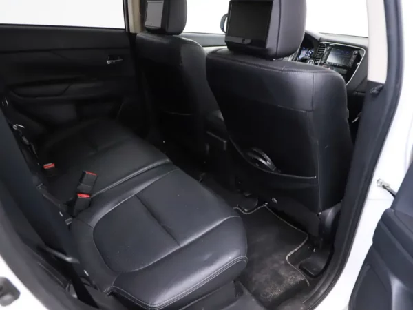 Photo 20 of 28 of JMBXDGG2WEZ002485 Mitsubishi Outlander 2.0 PHEV Instyle+