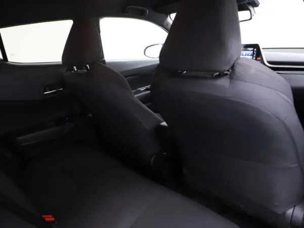 Photo 20 of 28 of NMTKZ3BX40R135763 Toyota C-HR 1.8 Hybrid Dynamic (5-drs SUV)