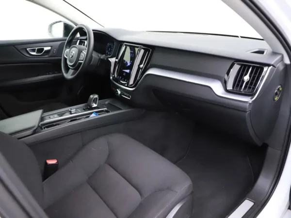 Volvo V60 2.0 B3 Momentum Advantage