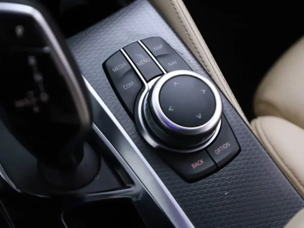 Photo 21 of 31 of WBA31BK000CK42091 BMW 5 Serie 520e Business Edition Plus
