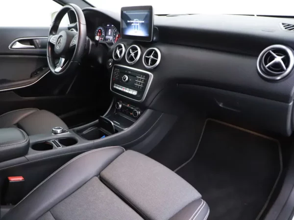 Mercedes-Benz A-Klasse 180 Business Solution Automaat Led