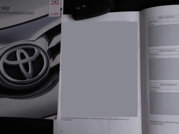 Photo 24 of 28 of NMTKZ3BX40R135763 Toyota C-HR 1.8 Hybrid Dynamic (5-drs SUV)