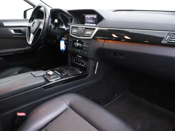 Mercedes-Benz E-Klasse Estate 200 CGI Aut. Business Class Avantgarde Xenon