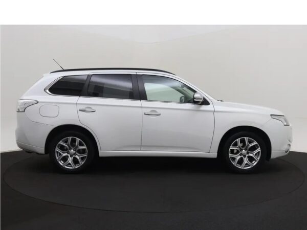 Photo 26 of 28 of JMBXDGG2WEZ002485 Mitsubishi Outlander 2.0 PHEV Instyle+
